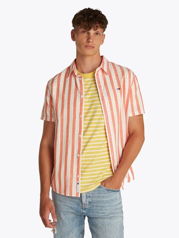 Tommy Jeans Средняя посадка Рубашка в Белый: спереди