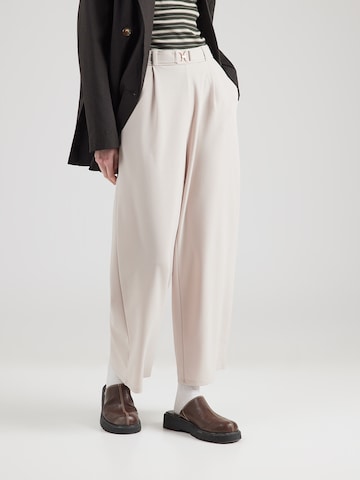 JDY - Perna larga Calças com pregas 'JDYGeggo' em cinzento: frente