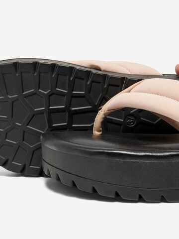 ONLY - Sandalias de dedo 'MOSS' en beige