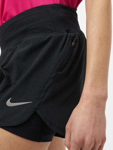 NIKE Regular Sportshorts 'Eclipse' in Schwarz