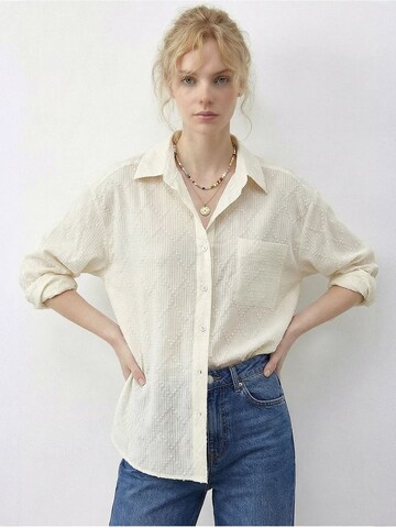Bianco Lucci - Blusa em bege: frente