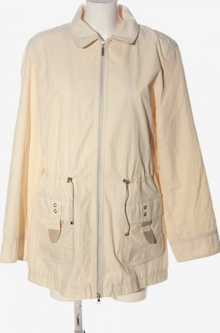 Chicc Jacket & Coat in L in Beige: front