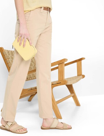 BRAX Slimfit Bandplooibroek ' Madison ' in Beige: voorkant