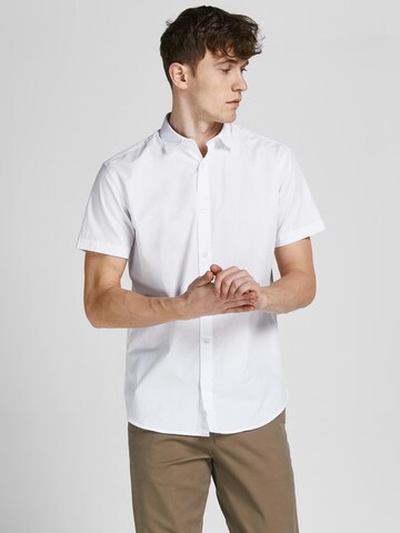 Coupe regular Chemise 'Joe' JACK & JONES en blanc : devant