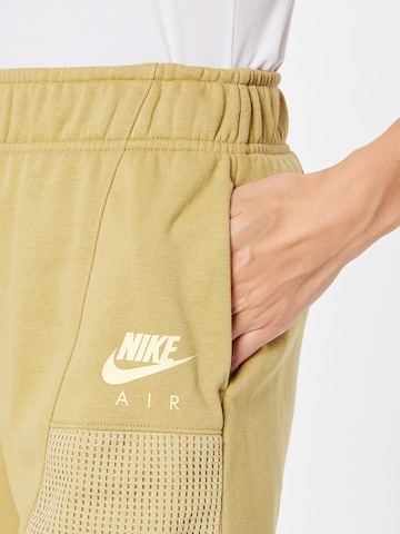 Nike Sportswear Regular Shorts in Gelb