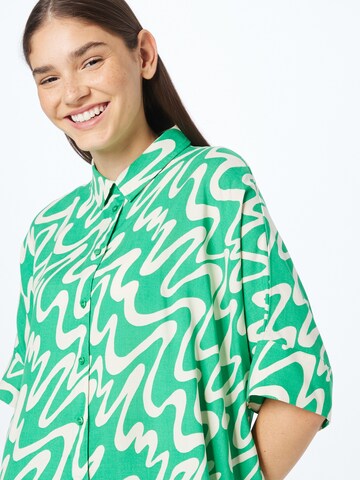 Monki - Blusa em verde