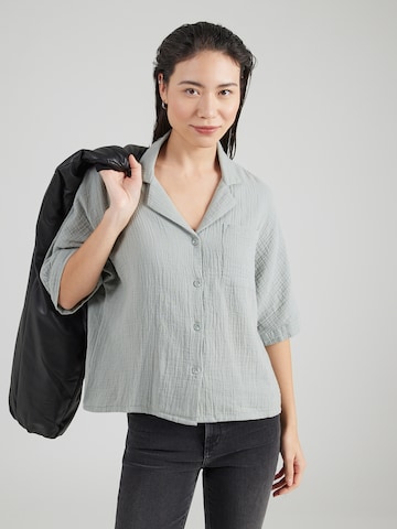 Chemisier 'ONLTHYRA' ONLY en bleu : devant