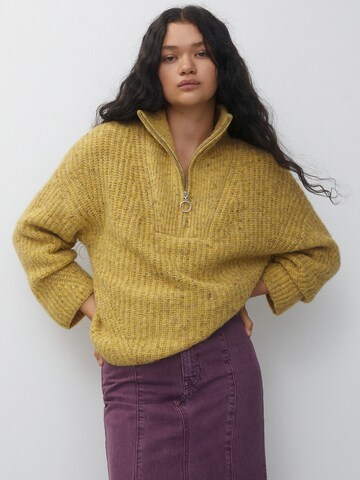 Pull&Bear Oversized sweater in Yellow: front