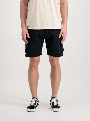 ALPHA INDUSTRIES Slimfit Shorts 'Combat' in Schwarz: predná strana