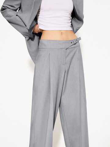 Loosefit Pantaloni di Bershka in grigio