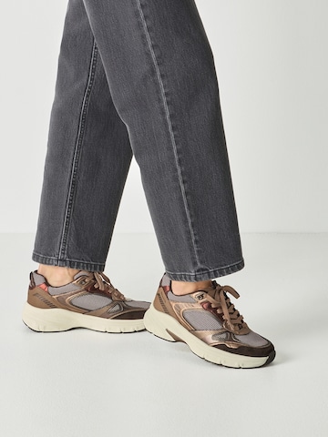 Tamaris Sneakers laag in Beige