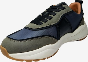Baskets basses Alexander Smith en noir : devant