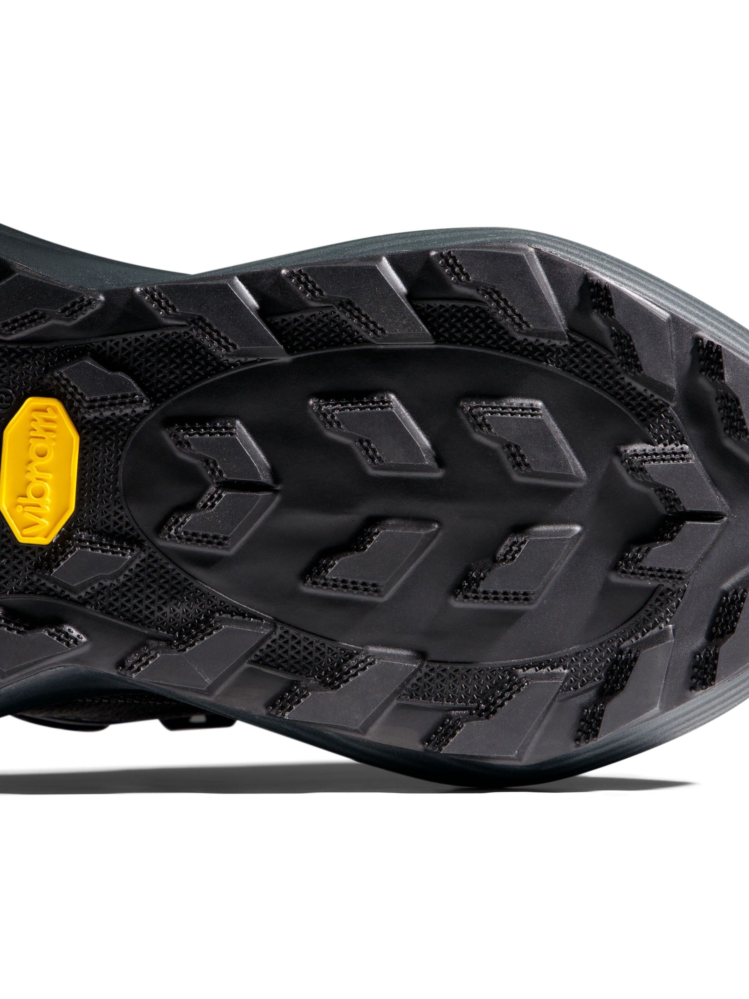 MAMMUT Flats in Black