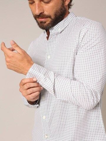 Coupe regular Chemise 'BOGART' Deeluxe en blanc
