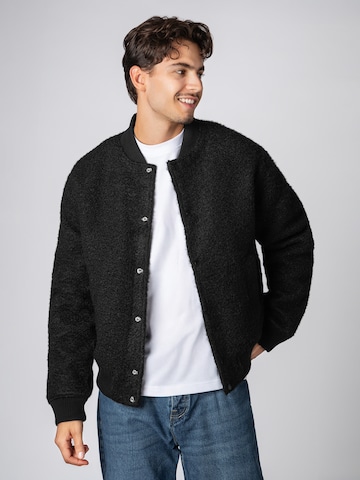 Sublevel Tussenjas in Zwart: voorkant