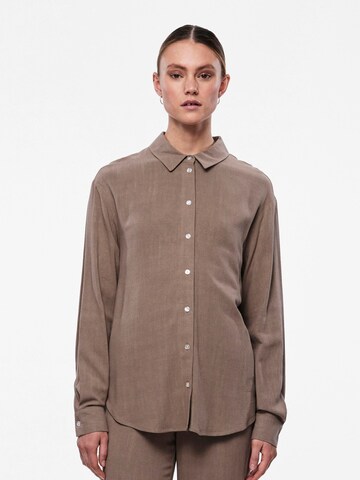 Camicia da donna 'VINSTY' di PIECES in marrone: frontale