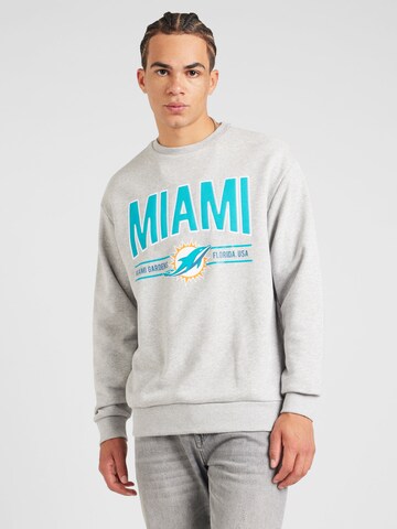 Sweat-shirt NEW ERA en gris : devant