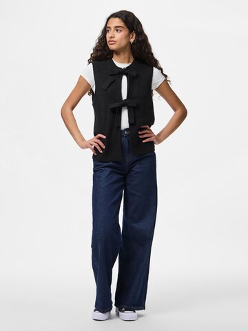 PIECES Knitted vest 'PCSilly' in Black