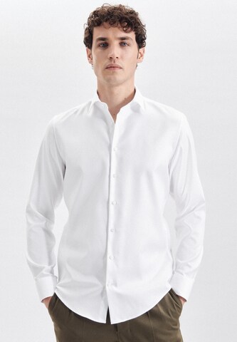 Coupe regular Chemise business 'Shaped' SEIDENSTICKER en blanc : devant