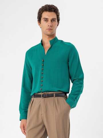 Coupe regular Chemise Antioch en vert : devant