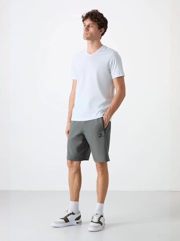 Tommy Life Regular Pants in Grey