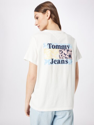 Tricou de la Tommy Jeans pe alb