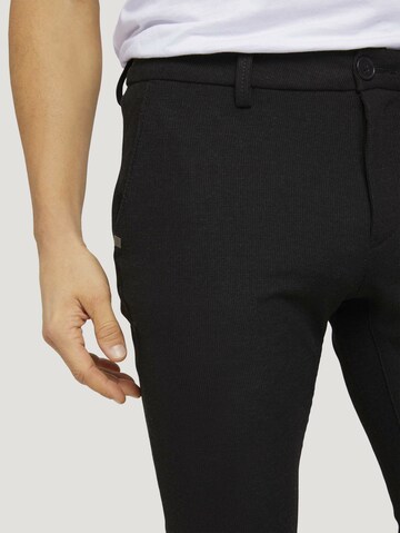 Coupe slim Pantalon chino 'Travis' TOM TAILOR en noir