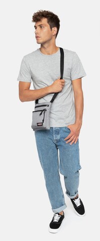 EASTPAK - Mala de ombro em cinzento