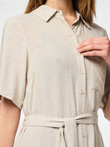 Robe-chemise 'PCPIA' PIECES en beige