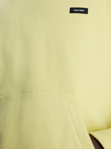 Sweat-shirt Calvin Klein en jaune
