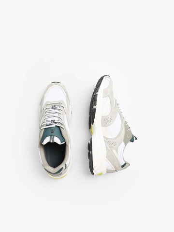 Scalpers Sneakers 'Throne' in White