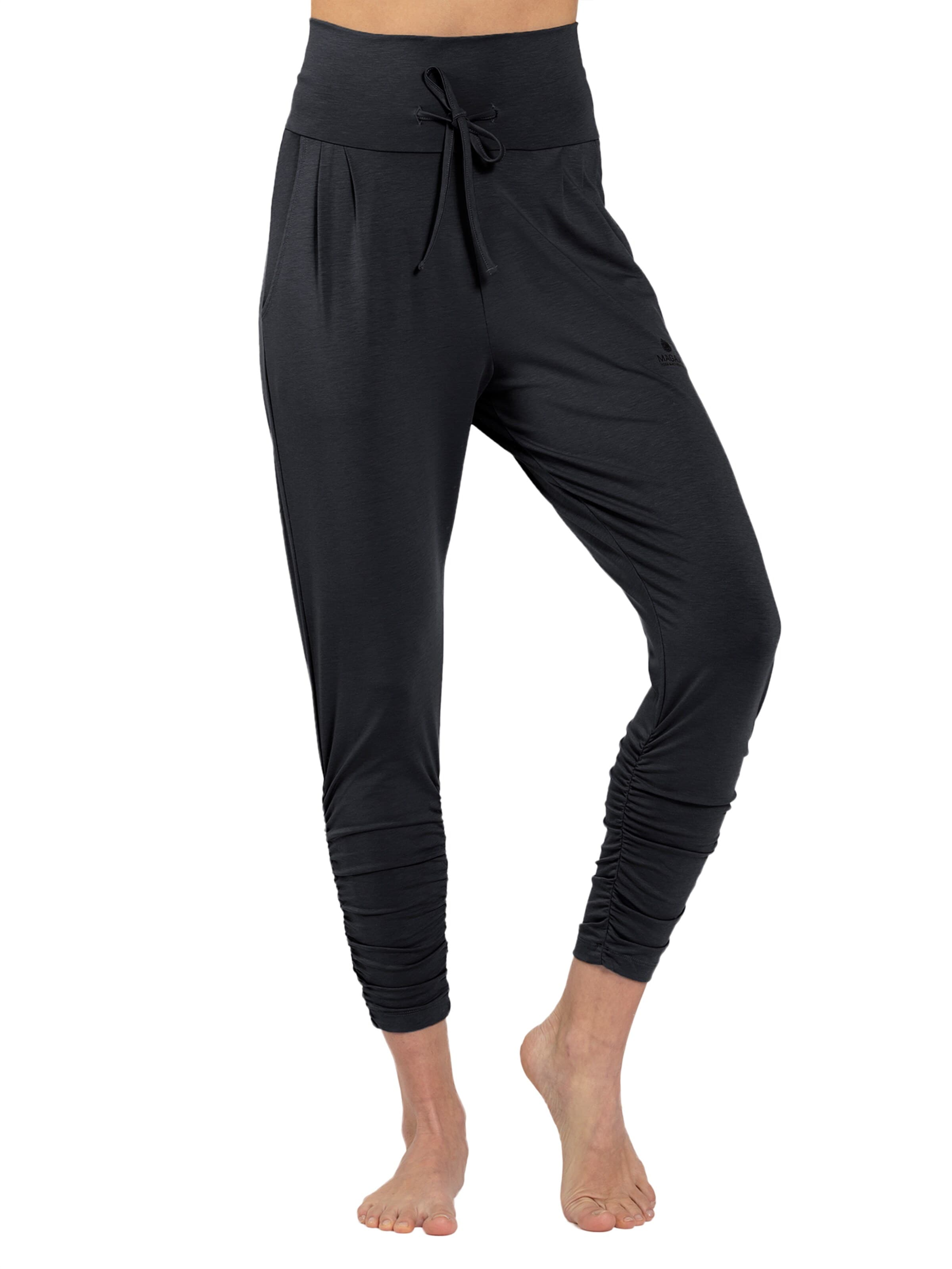 Magadi Regular Sporthose 'Francis'‌‌‌‌‌‌‌‌‌ in Schwarz: Vorderseite