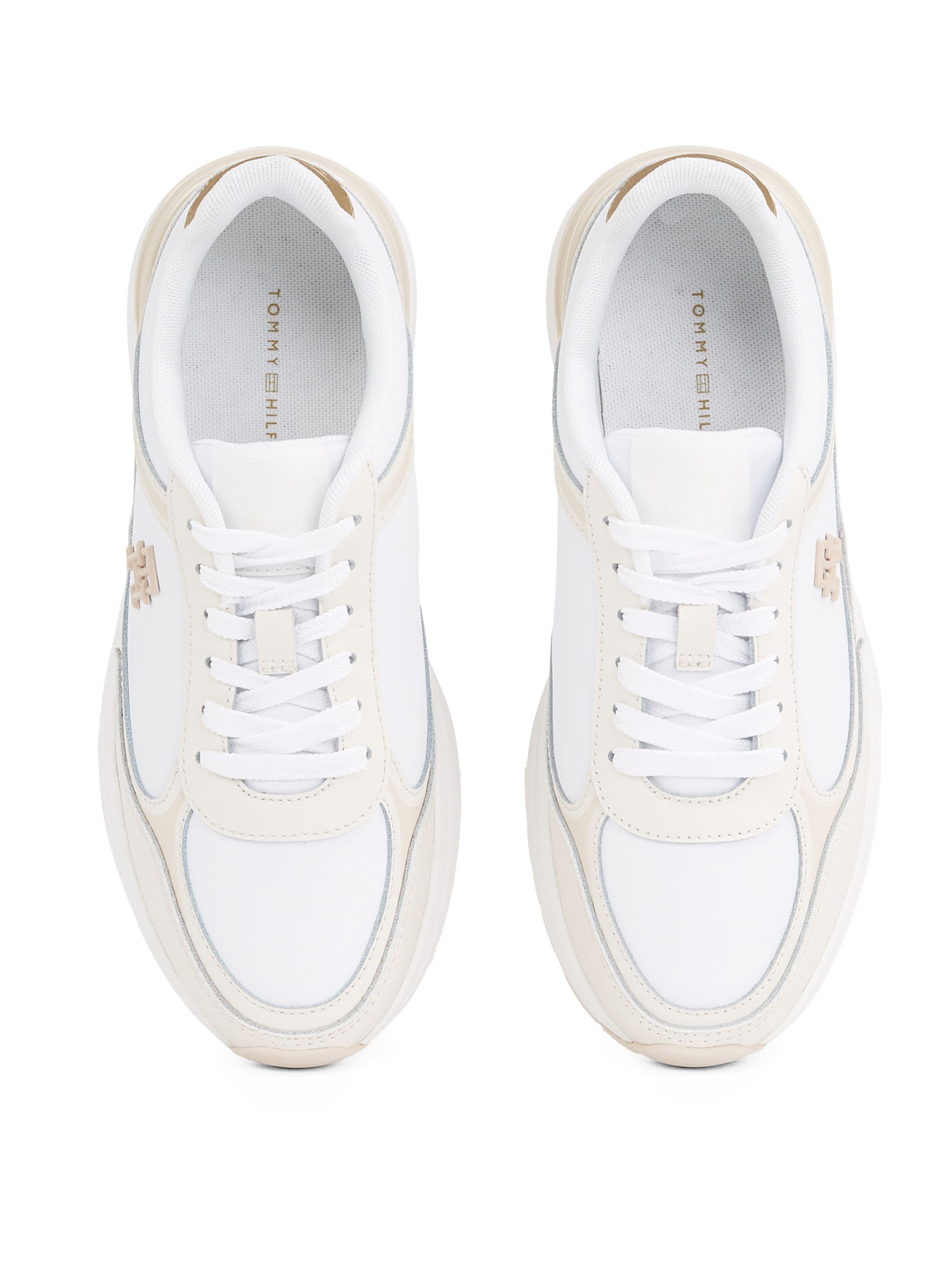 Baskets basses TOMMY HILFIGER en blanc : derrière