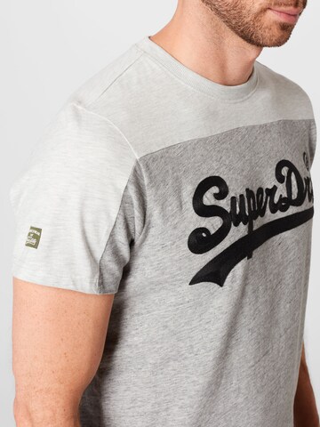 T-Shirt Superdry en gris