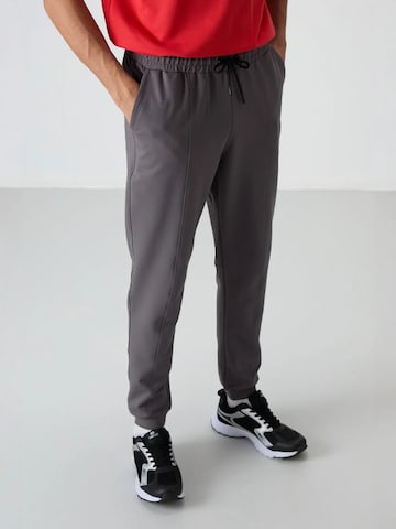 Tommy Life Regular Jogginghose in Grau
