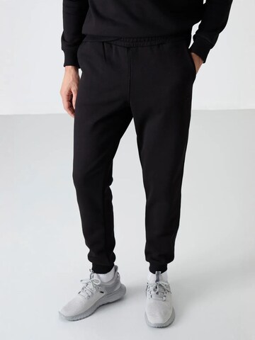 Completo per l'allenamento di Tommy Life in nero