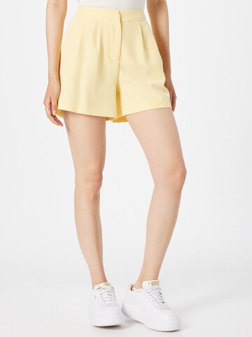 VILA Loose fit Pleat-Front Pants 'Kammas' in Yellow: front