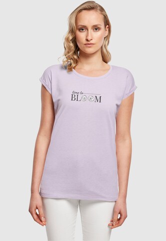 Merchcode T-Shirt 'Time To Bloom' in Lila: Vorderseite