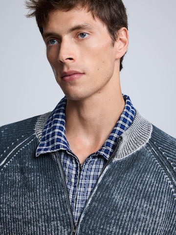 Desigual - Casaco de malha em cinzento