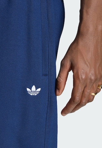 ADIDAS ORIGINALS - Loosefit Calças de desporto 'Trefoil Essentials' em azul