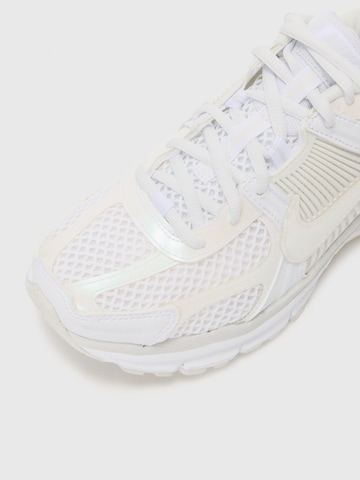 Sneaker bassa 'Zoom Vomero 5' di Nike Sportswear in bianco