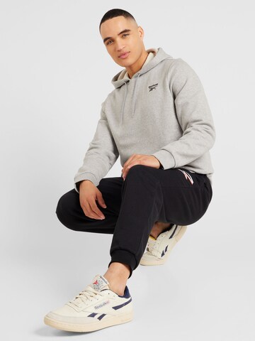 Sweat-shirt Reebok en gris