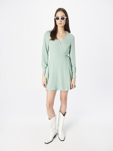 Robe 'Elmira' ABOUT YOU en vert