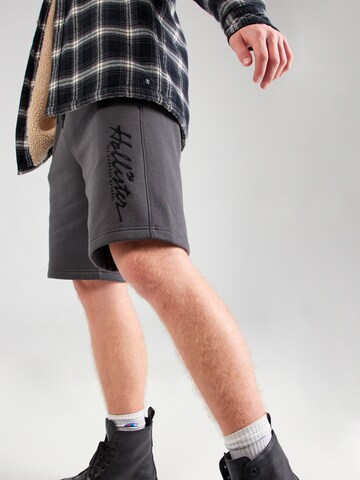 HOLLISTER Regular Shorts in Schwarz