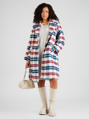 EVOKED Between-seasons coat 'MONTA' in White