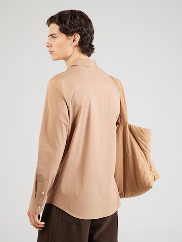 Calvin Klein Slim fit Πουκάμισο σε καφέ: πίσω