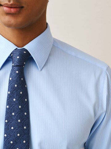 Next Regular Fit Set: Hemd und Krawatte in Blau