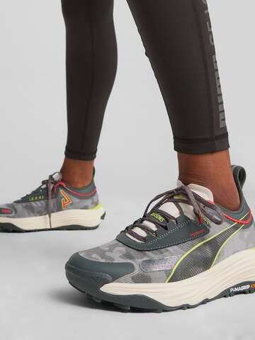 Chaussure de course 'Voyage NITRO 3' PUMA en gris
