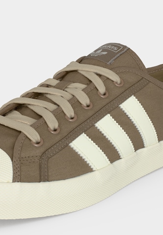 Baskets basses 'NISI' ADIDAS ORIGINALS en marron