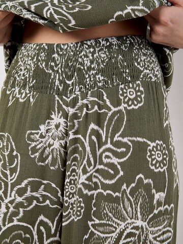 Regular Pantalon 'Sarasa' Apricot en vert